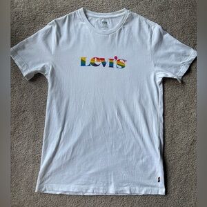 NWOT Levi’s Pride T-Shirt Size Small